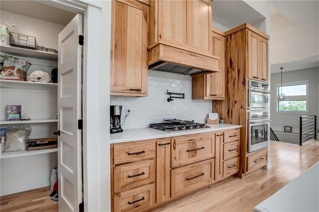 6320 NE 164th Street, Smithville, MO 64089