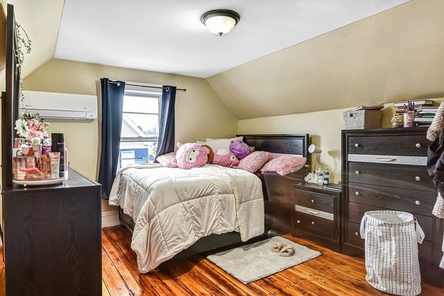 14 Oakhurst St, Boston, MA 02124