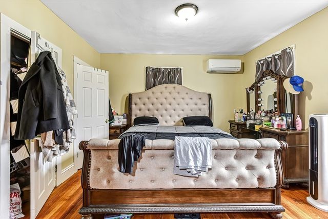 14 Oakhurst St, Boston, MA 02124