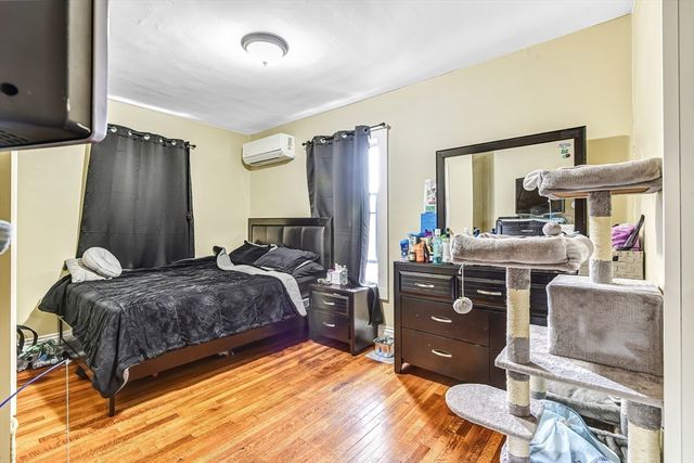 14 Oakhurst St, Boston, MA 02124