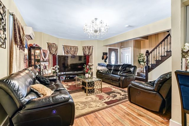 14 Oakhurst St, Boston, MA 02124