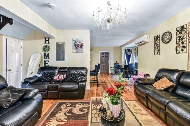 14 Oakhurst St, Boston, MA 02124