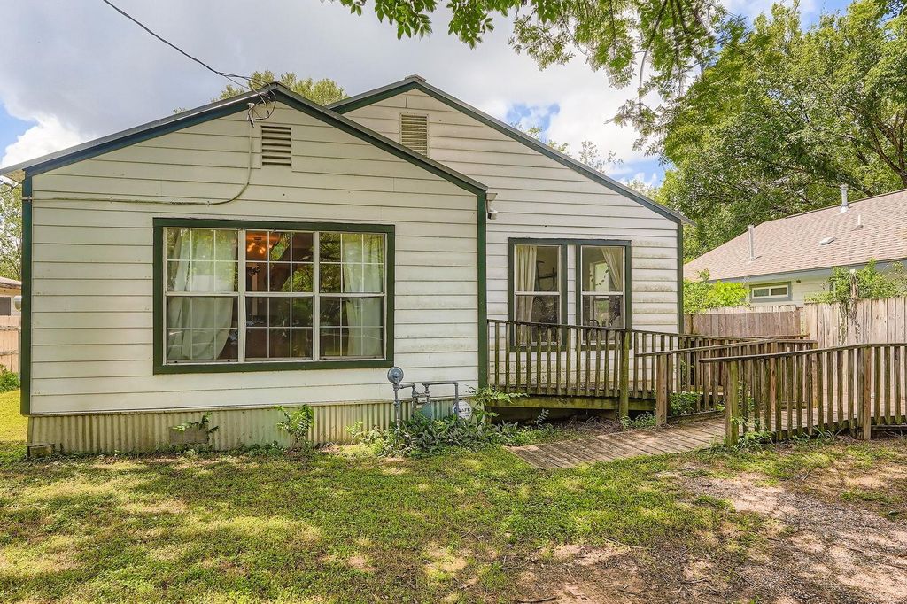 5605 Tura LN, Austin, TX 78721