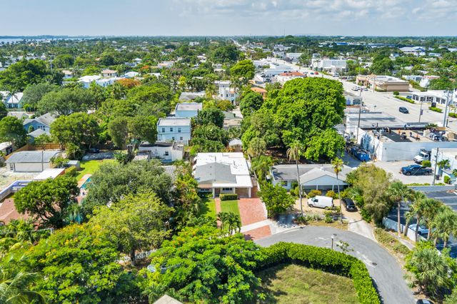 326 Marlborough Place, West Palm Beach, FL 33405