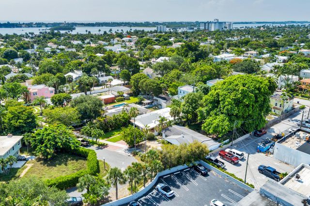 326 Marlborough Place, West Palm Beach, FL 33405