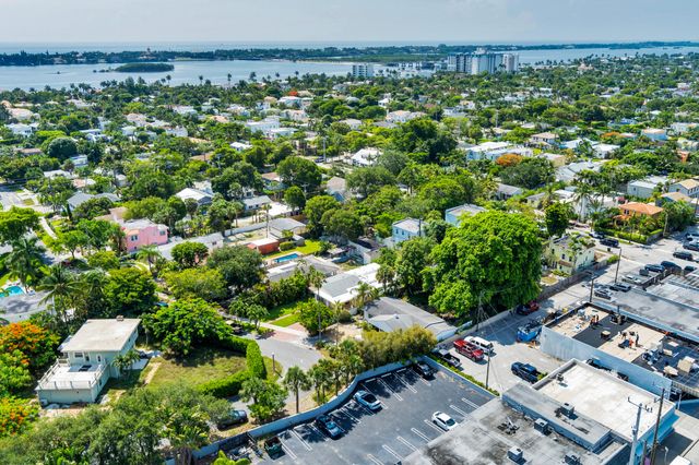 326 Marlborough Place, West Palm Beach, FL 33405