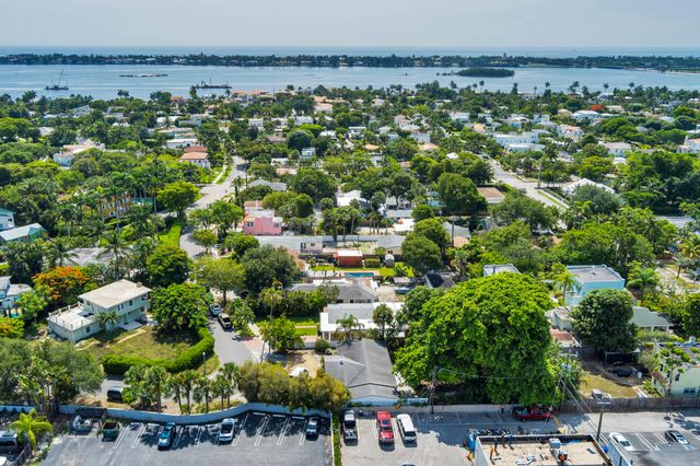 326 Marlborough Place, West Palm Beach, FL 33405