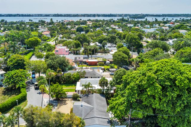 326 Marlborough Place, West Palm Beach, FL 33405