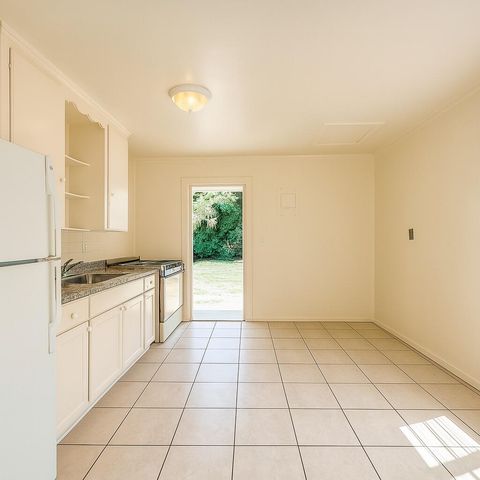 649 W 4th Street, Riviera Beach, FL 33404