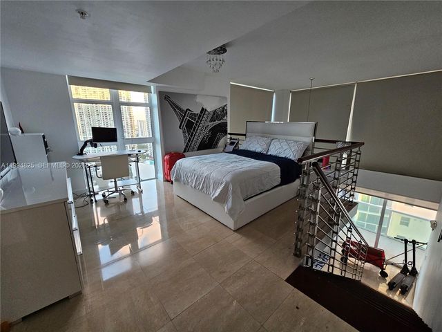 41 SE 5th St 1517, Miami, FL 33131