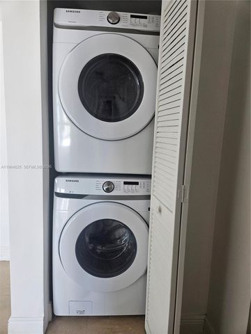 41 SE 5th St 1517, Miami, FL 33131