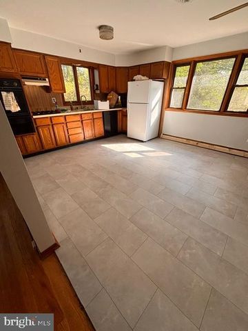 2925 SUMMIT AVE, Baltimore, MD 21234