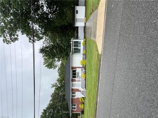 1 Wedgewood DR, Newport News, VA 23601