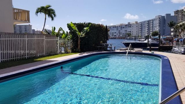 1900 Diana Dr 3E, Hallandale Beach, FL 33009