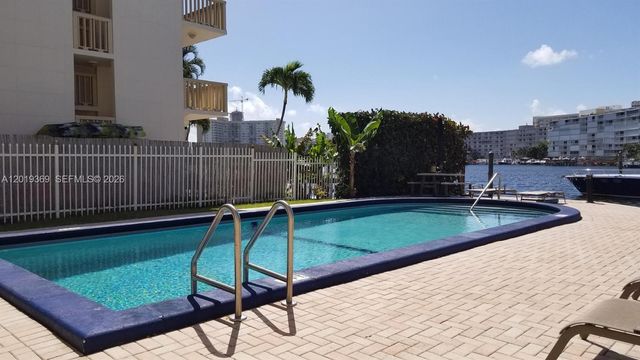 1900 Diana Dr 3E, Hallandale Beach, FL 33009