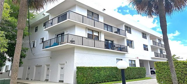 1900 Diana Dr 3E, Hallandale Beach, FL 33009