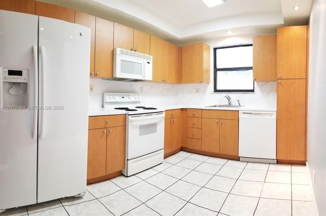 1900 Diana Dr 3E, Hallandale Beach, FL 33009