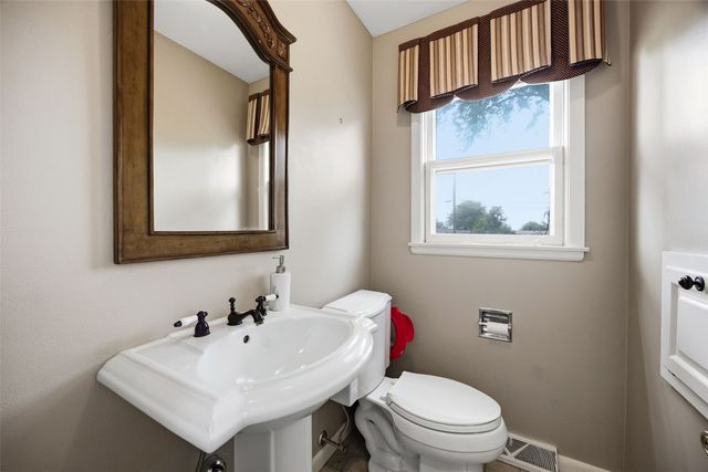 2120 27th Street, Marion, IA 52302
