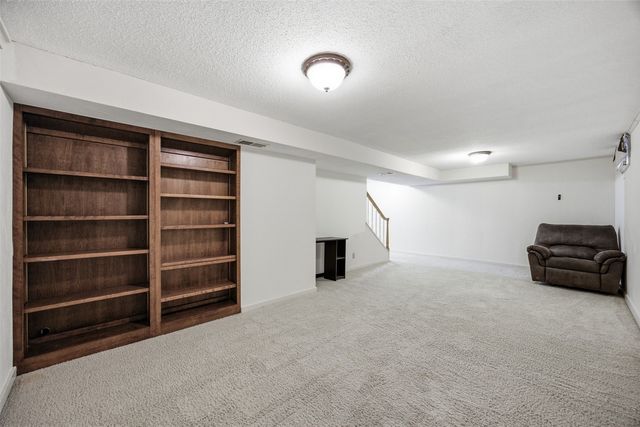 2120 27th Street, Marion, IA 52302