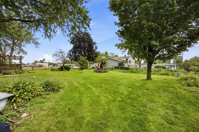 2120 27th Street, Marion, IA 52302