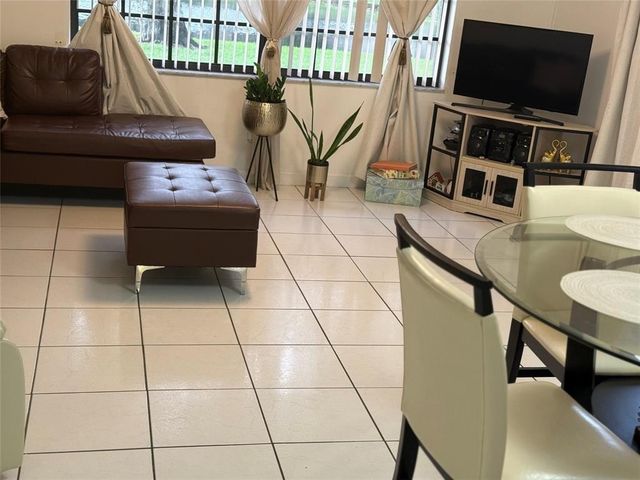 3587 NW 94th Avenue 4E, Fort Lauderdale, FL 33351