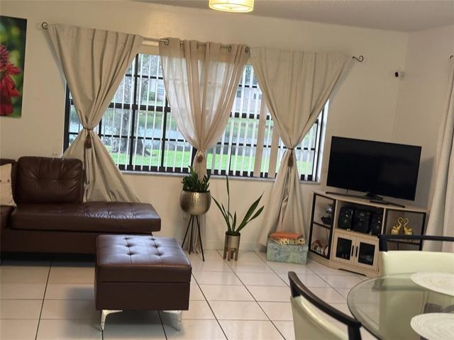 3587 NW 94th Avenue 4E, Fort Lauderdale, FL 33351