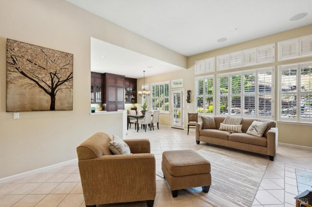 90 Oak Shade Ln, Novato, CA 94945