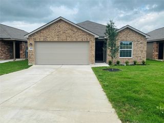 305 Crescent Park DR, Jarrell, TX 76537