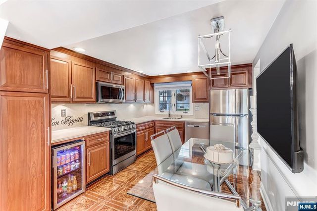 108 Brentwood Road, Raritan, NJ 08869