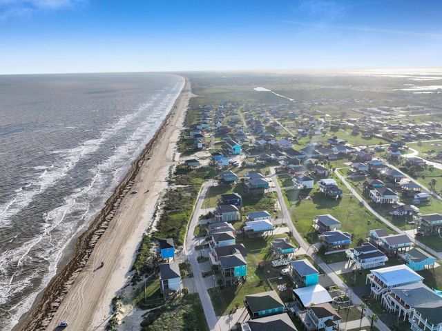 1890 Atlantis Lane, Crystal Beach, TX 77650