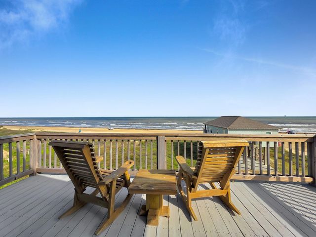 1890 Atlantis Lane, Crystal Beach, TX 77650