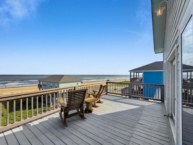 1890 Atlantis Lane, Crystal Beach, TX 77650