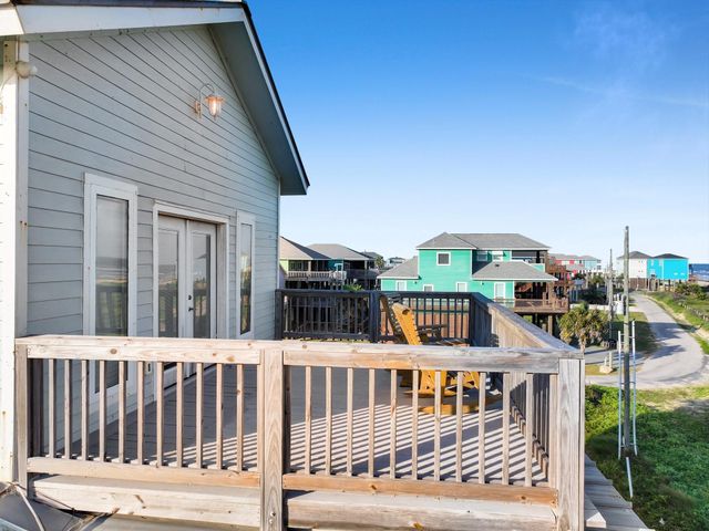 1890 Atlantis Lane, Crystal Beach, TX 77650