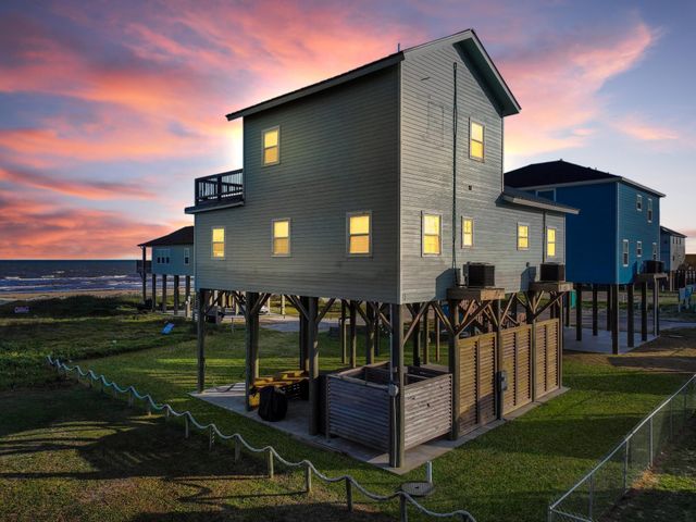 1890 Atlantis Lane, Crystal Beach, TX 77650