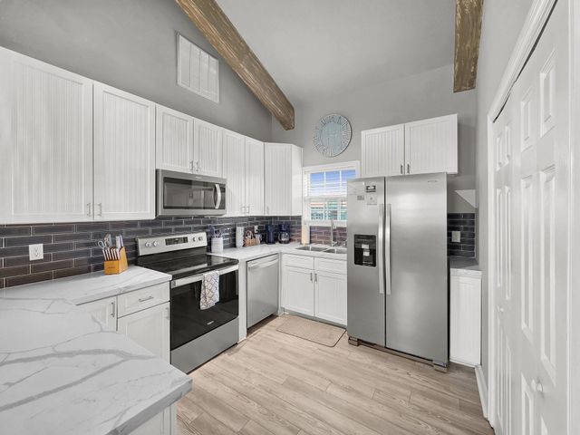 1890 Atlantis Lane, Crystal Beach, TX 77650