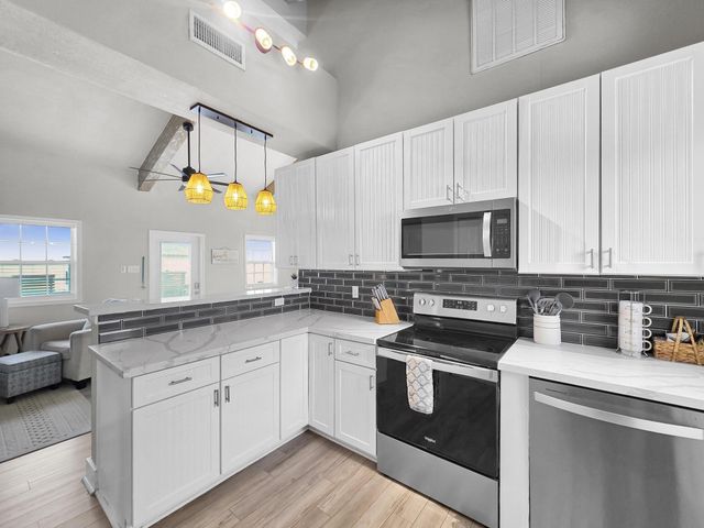 1890 Atlantis Lane, Crystal Beach, TX 77650