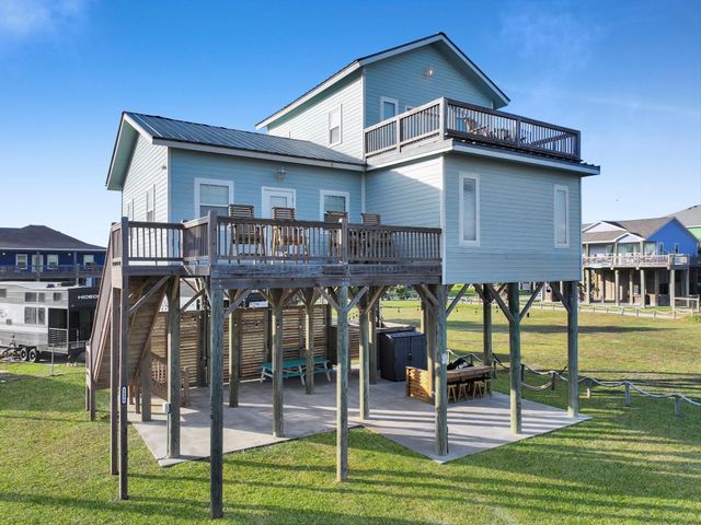 1890 Atlantis Lane, Crystal Beach, TX 77650