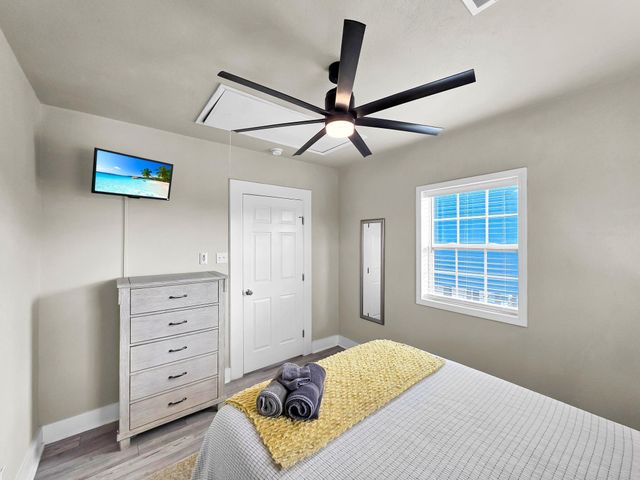 1890 Atlantis Lane, Crystal Beach, TX 77650