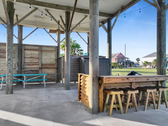 1890 Atlantis Lane, Crystal Beach, TX 77650