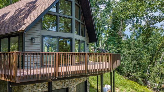 805 Whispering Falls Drive, Pickens, SC 29671