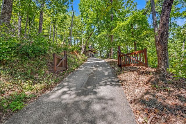 805 Whispering Falls Drive, Pickens, SC 29671