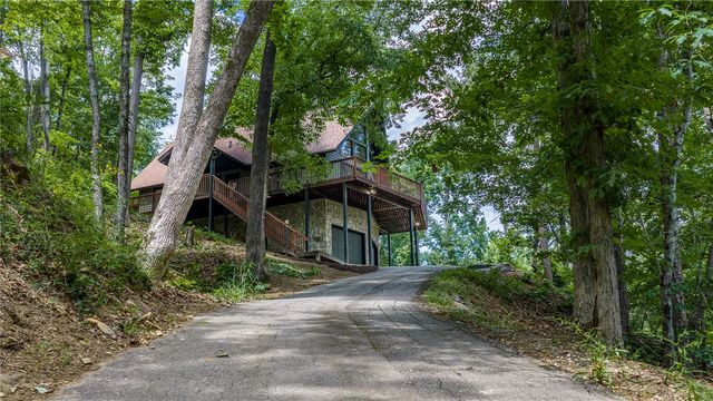 805 Whispering Falls Drive, Pickens, SC 29671