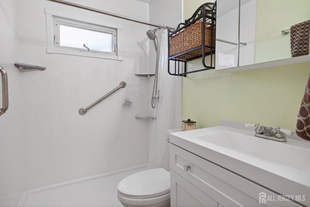 1 Cambridge Road, South Brunswick, NJ 08824