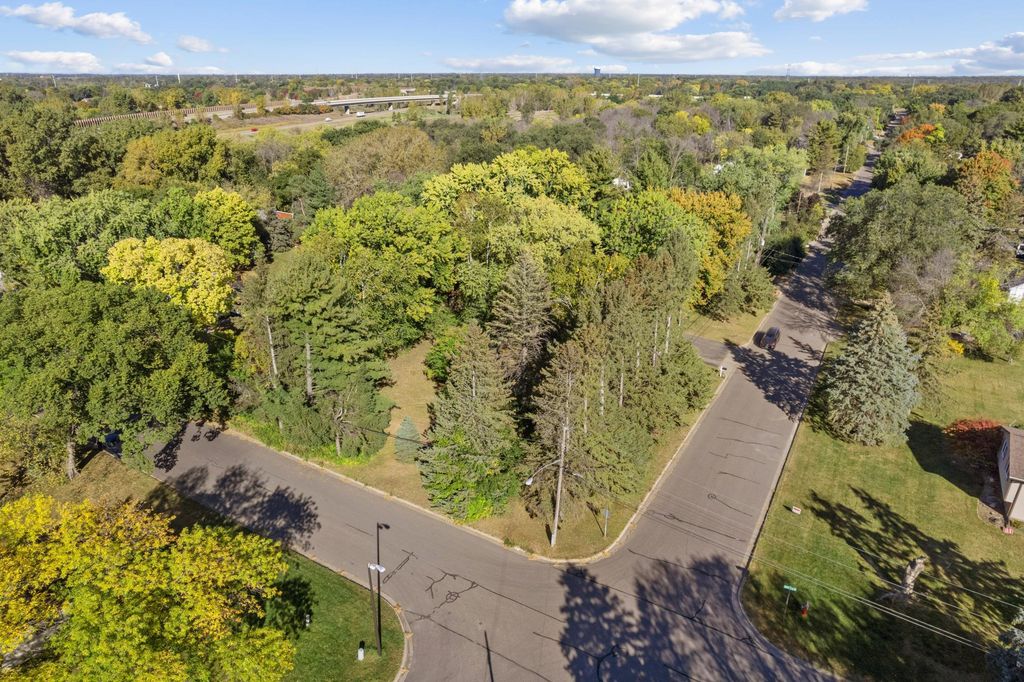 1650 89th Avenue N, Brooklyn Park, MN 55444