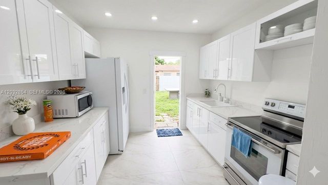 261 NW 139th St, Miami, FL 33168