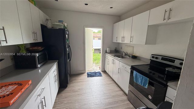 261 NW 139th St, Miami, FL 33168