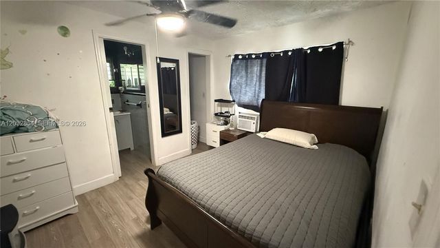 261 NW 139th St, Miami, FL 33168