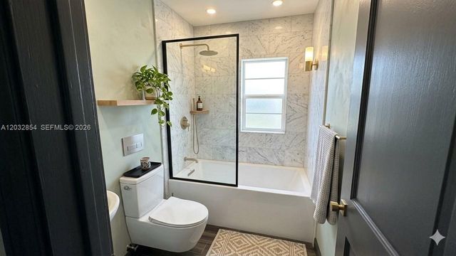261 NW 139th St, Miami, FL 33168