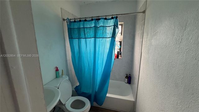 261 NW 139th St, Miami, FL 33168