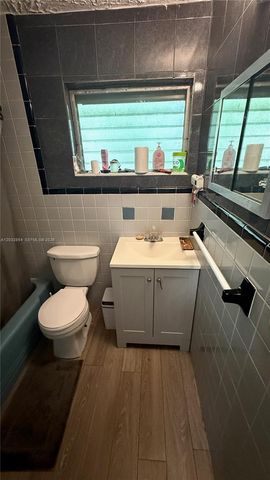 261 NW 139th St, Miami, FL 33168